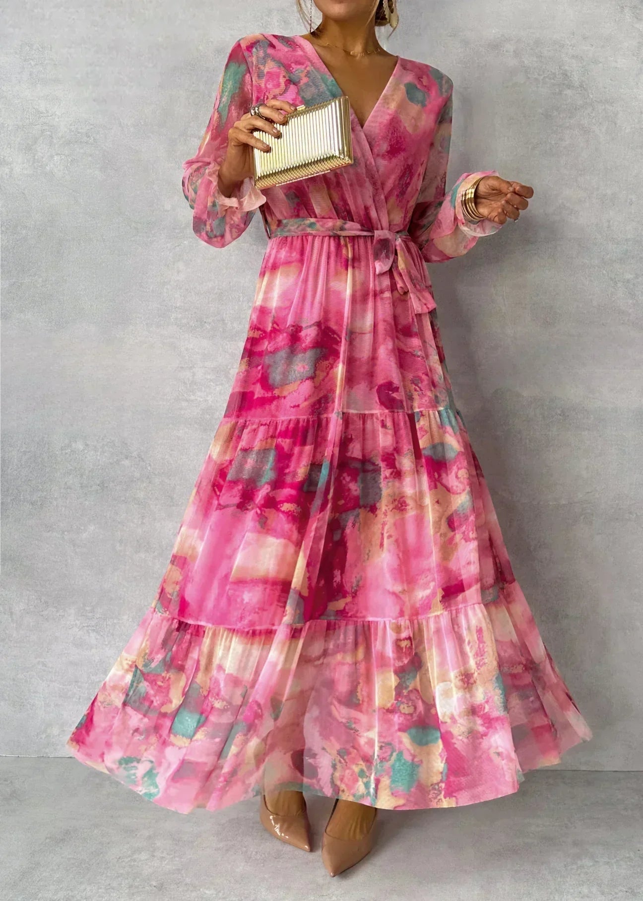 -vestido-de-verano-de-mangas-largas-en-un-modelo-moderno