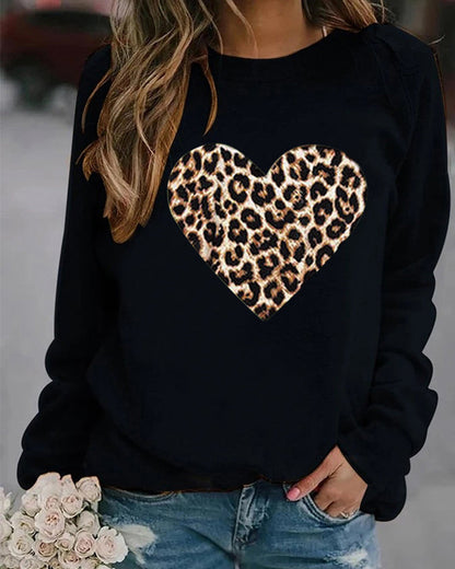 Sudadera de mujer con estampado de leopardo y corazón