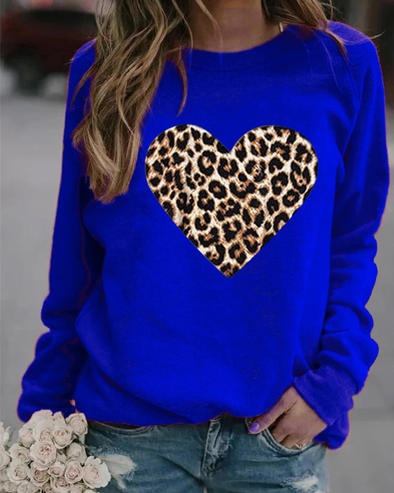 Sudadera de mujer con estampado de leopardo y corazón