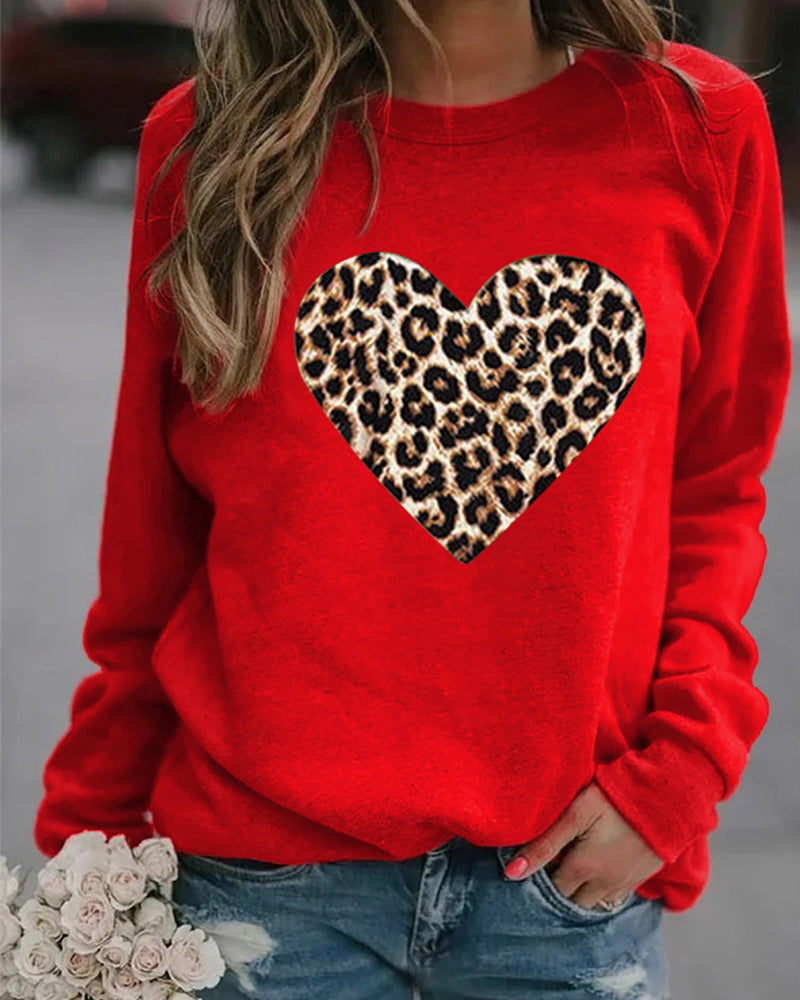 Sudadera de mujer con estampado de leopardo y corazón