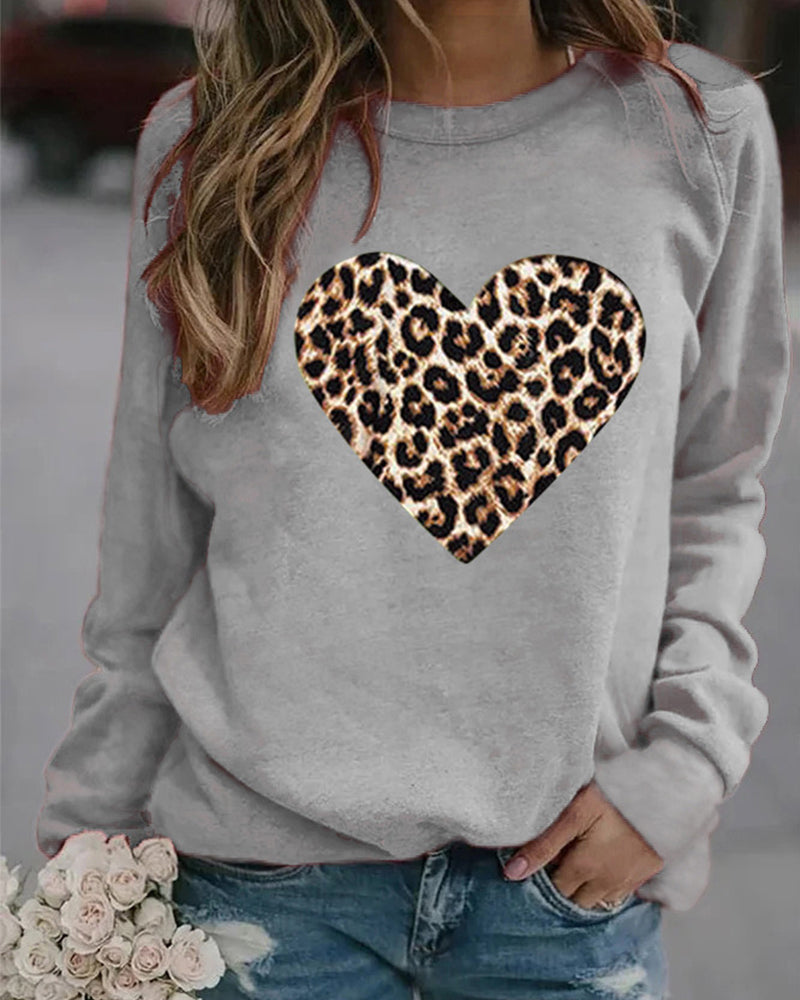 Sudadera de mujer con estampado de leopardo y corazón