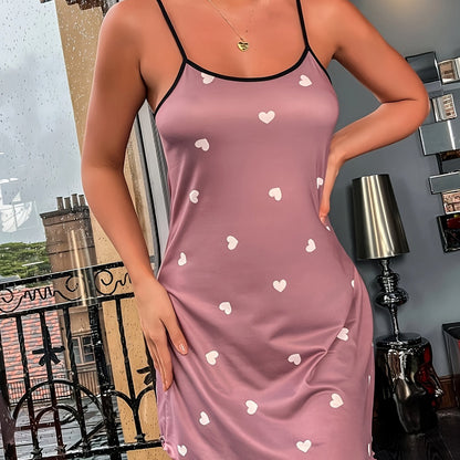 Camisón con estampado de corazones y románticos volantes