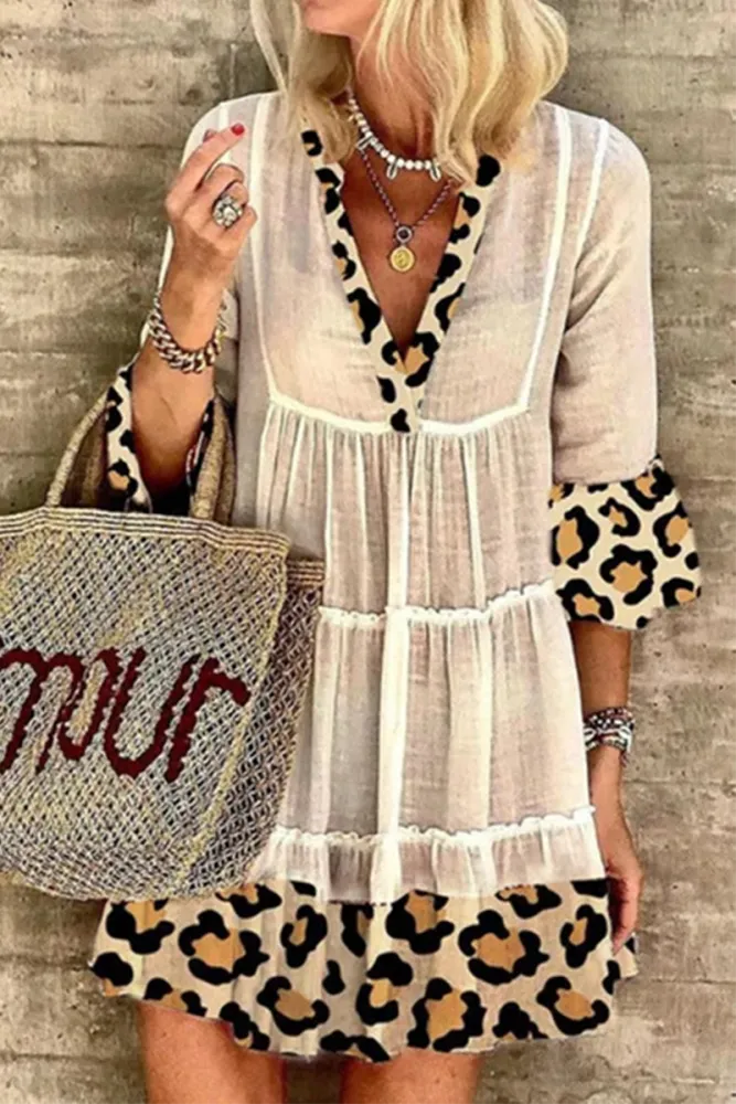 Vestido casual con estampado de leopardo y detalles de encaje