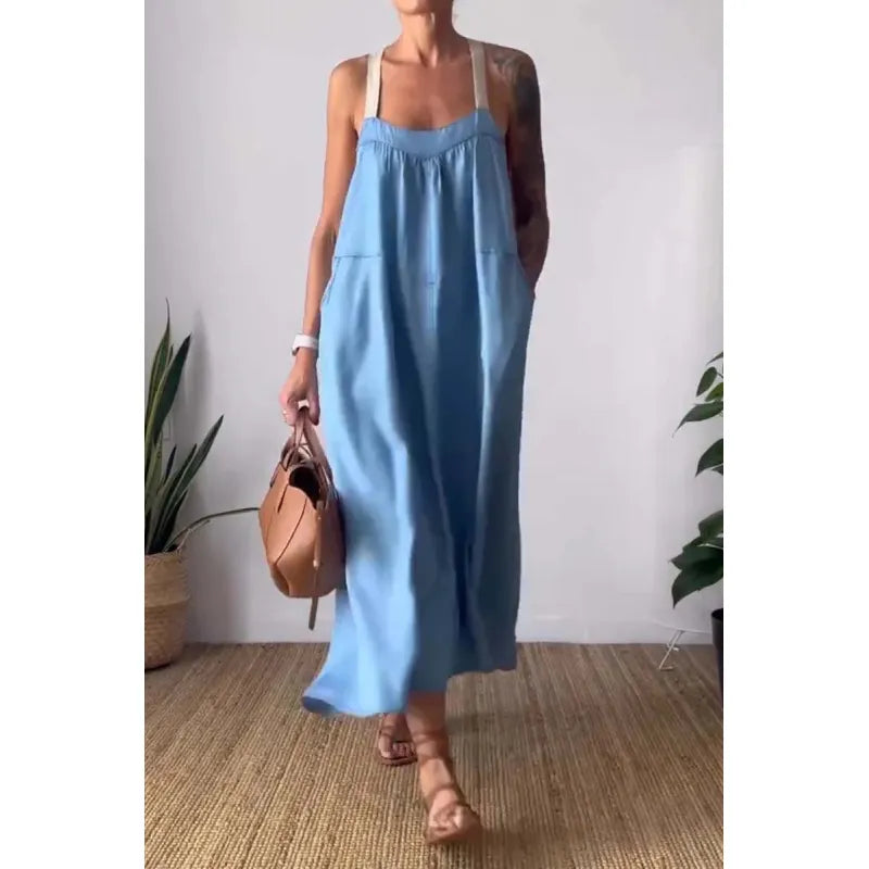 Vestido largo de chambray con bolsillos y tirantes en contraste en azul beau