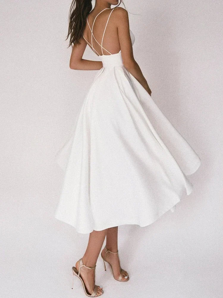 Elegante vestido strapless con escote en V