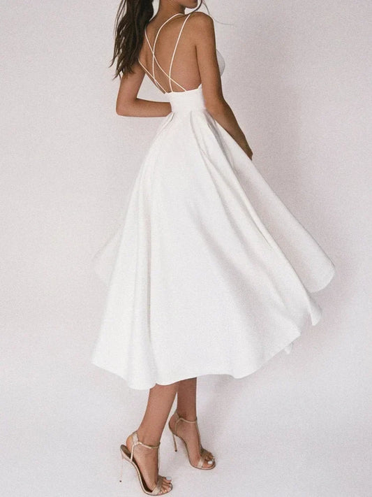 Elegante vestido strapless con escote en V