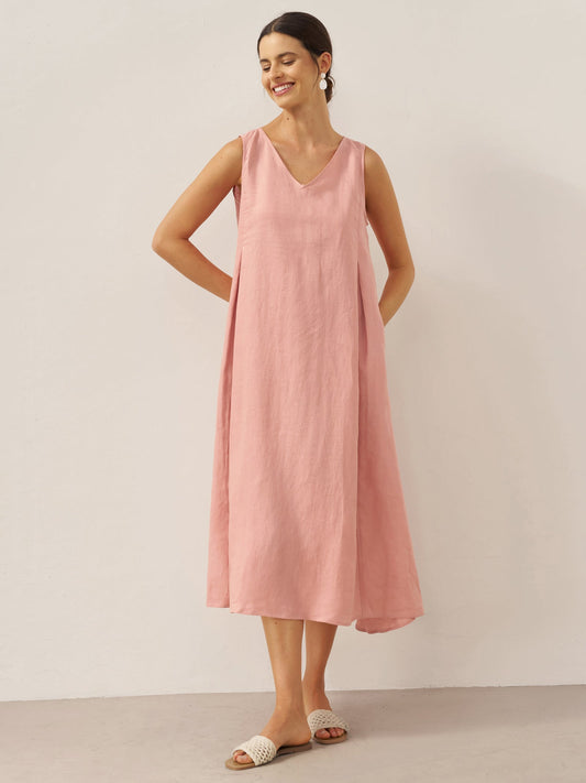 Vestido largo sin mangas con un modelo ancho para estilo veraniego