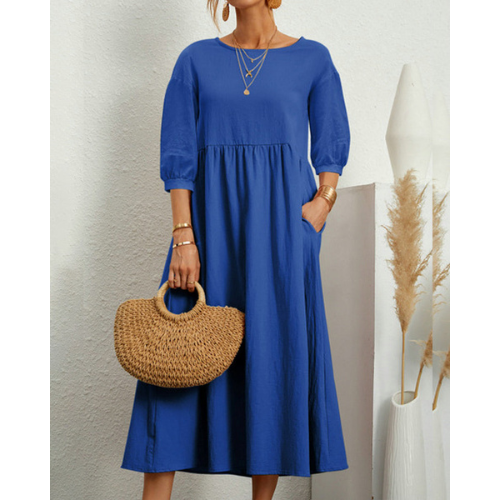 Elegante vestido de verano con smoking y detalles románticos