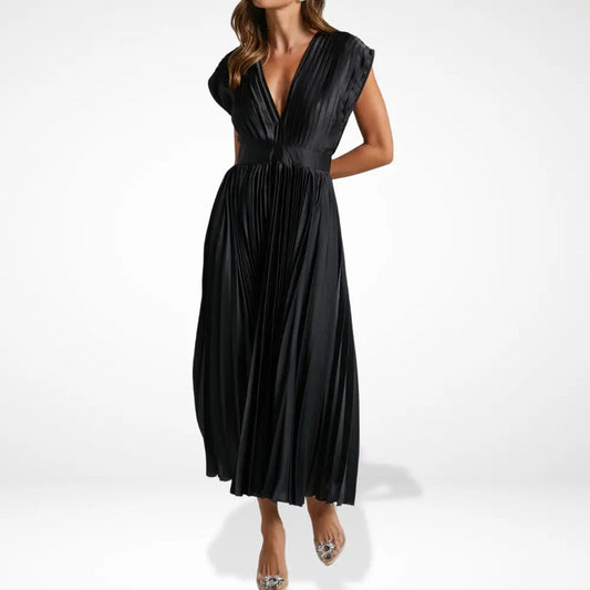 Vestido largo plisado con escote profundo y estilismo elegante