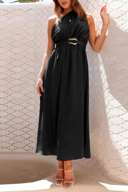 Elegantes vestidos de noche con escote inclinado y adornos de accesorios metálicos sólidos