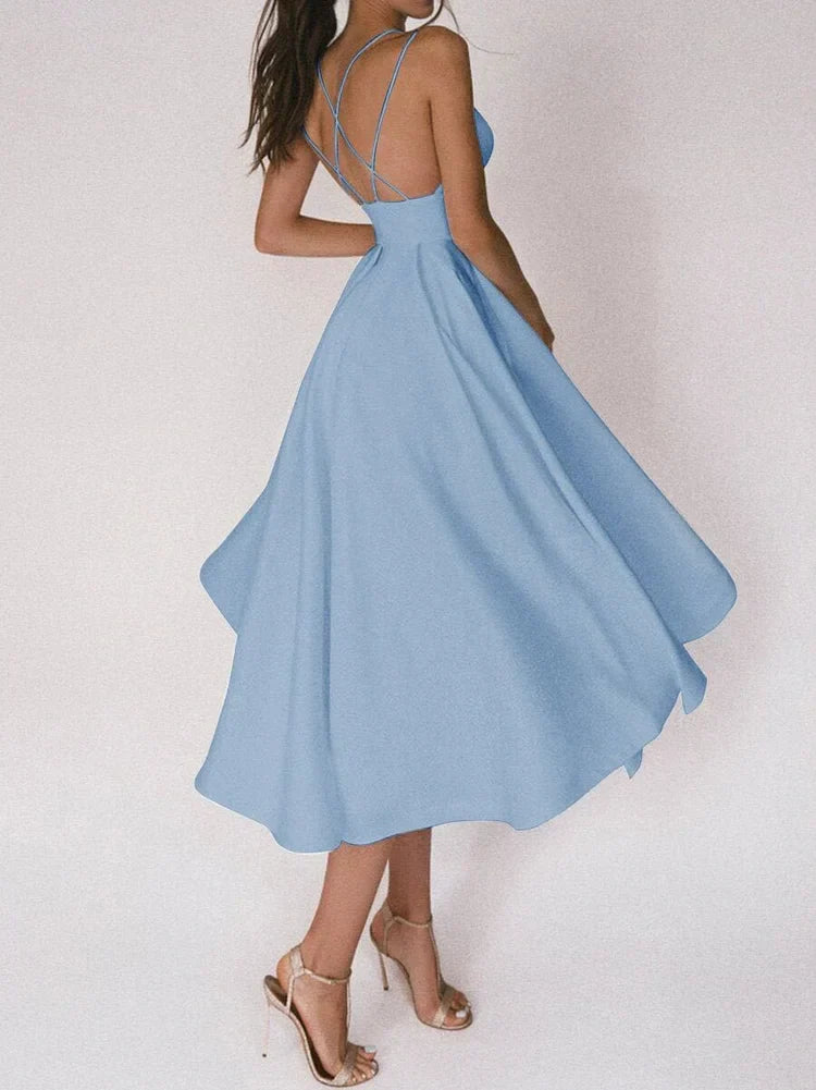 Elegante vestido strapless con escote en V
