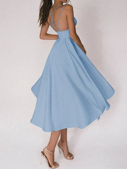 Elegante vestido strapless con escote en V