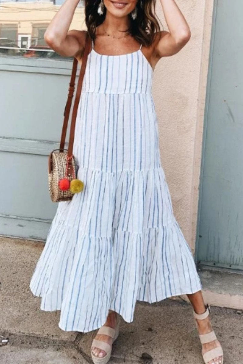 Bonitos vestidos de rayas con tirantes y parches de moda