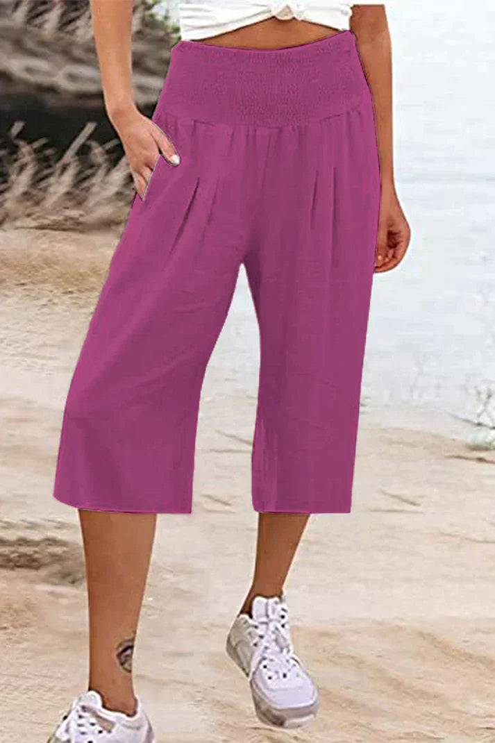 pantalón liso monocolor con cintura alta y perneras anchas, largo medio