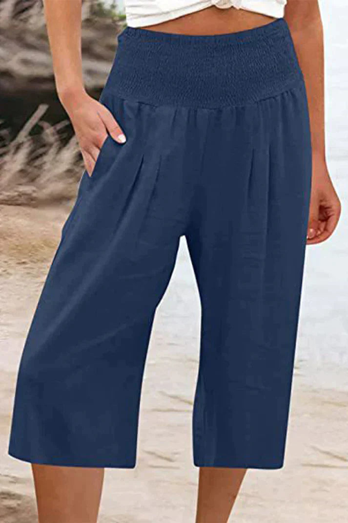 pantalón liso monocolor con cintura alta y perneras anchas, largo medio