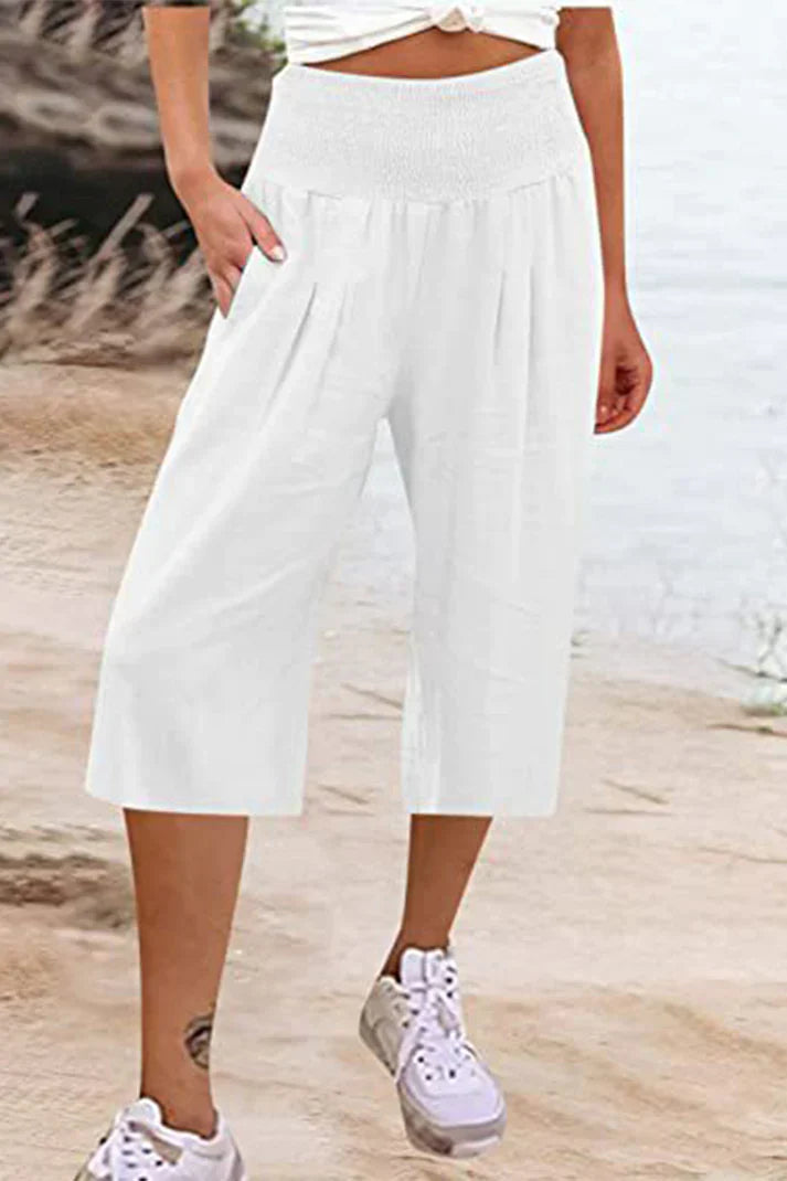 pantalón liso monocolor con cintura alta y perneras anchas, largo medio