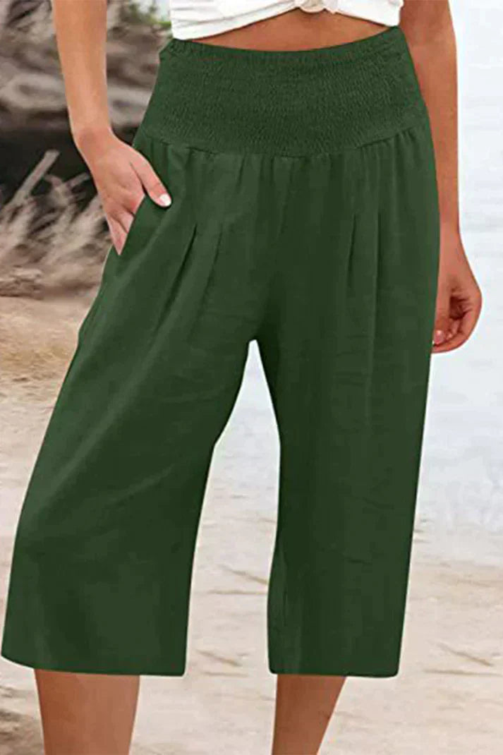 pantalón liso monocolor con cintura alta y perneras anchas, largo medio