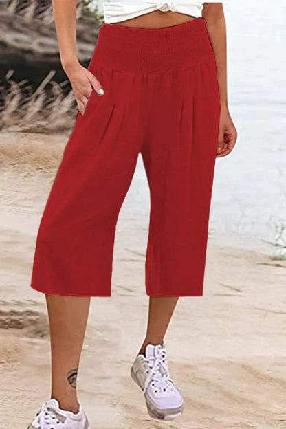 pantalón liso monocolor con cintura alta y perneras anchas, largo medio