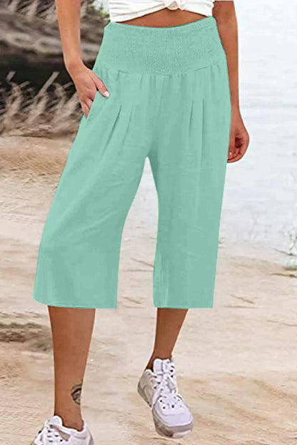 pantalón liso monocolor con cintura alta y perneras anchas, largo medio