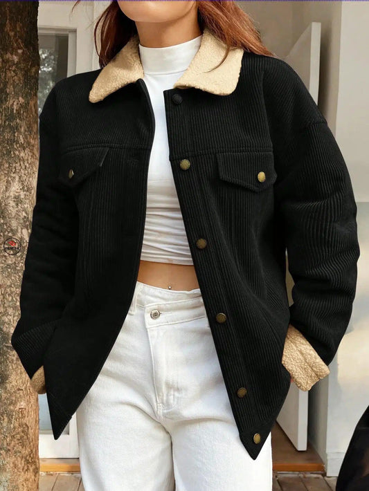 Chaqueta acogedora con cuello chic y hombros rectos