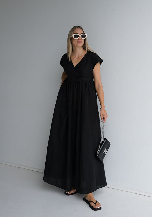 Elegante maxi vestido ancho con mangas cortas para un look casual