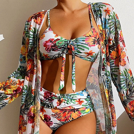 Bikini de 3 piezas con flores y albornoz