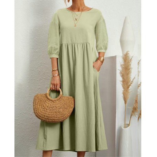 Elegante vestido de verano con smoking y detalles románticos