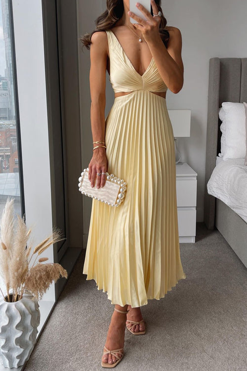 Vestido maxi plisado con detalle en la cintura