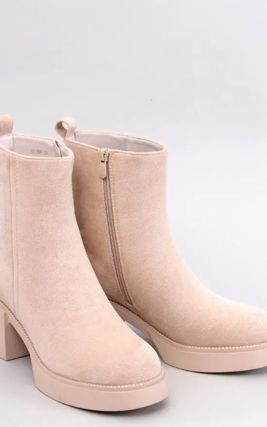 Comodidad y elegancia: botas beige para pisar con estilo