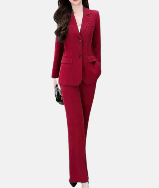 Elegante traje pantalón con americana entallada