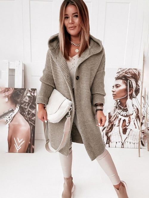 Moderno cárdigan para mujer con capucha y mangas largas: la longitud perfecta