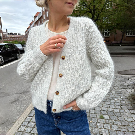 Cómoda chaqueta con mangas largas, botones y cuello en V
