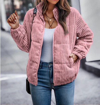 Chaqueta moderna de diseño lacónico para todas las ocasiones