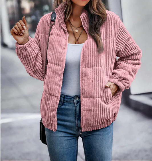 Chaqueta moderna de diseño lacónico para todas las ocasiones