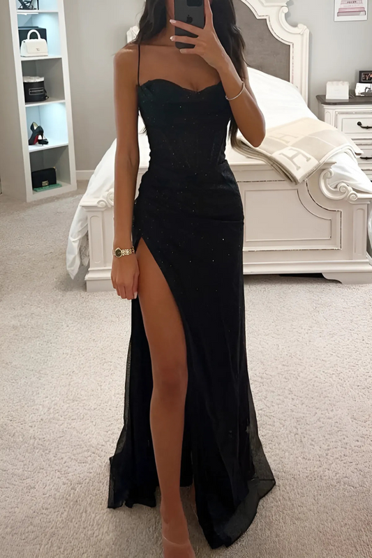 Vestido de tirantes con abertura en la parte inferior