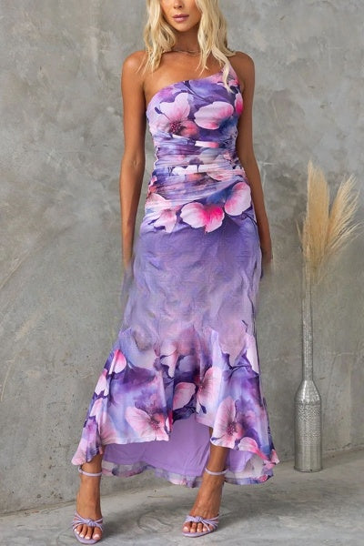 Vestido de fiesta largo con estampado floral y pliegues asimétricos