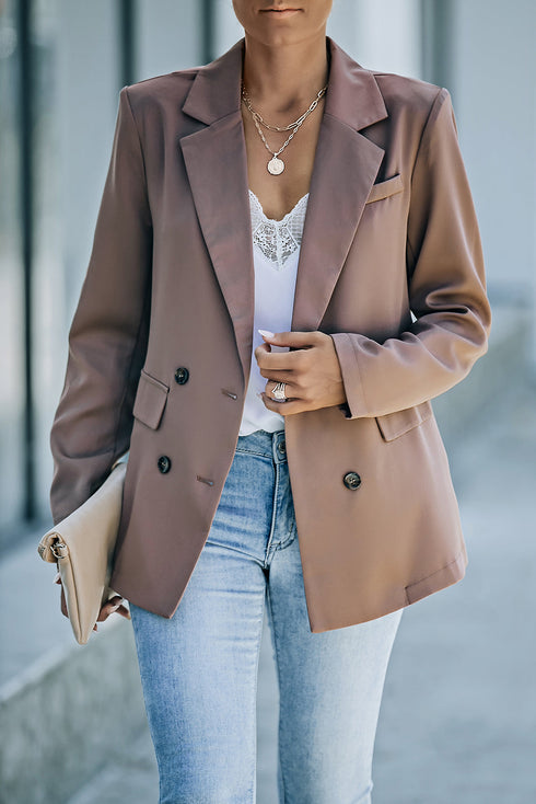 Elegante chaqueta abotonada de doble botonadura para todas las ocasiones