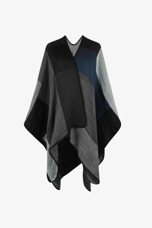 Poncho brillante con parte delantera abierta y paneles multicolores