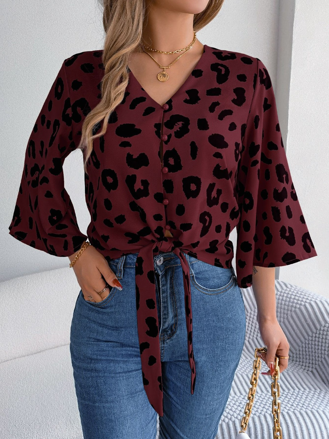 Elena - Elegante blusa de mujer con botones de leopardo