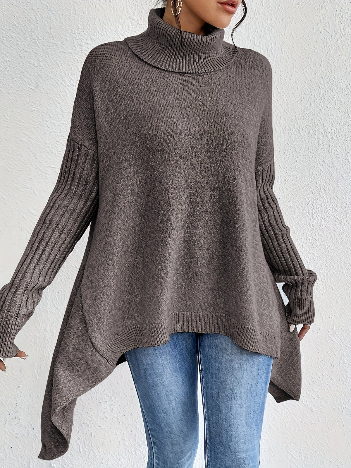 Damski Sweter Oversize z Golfem Asymetryczny Dół