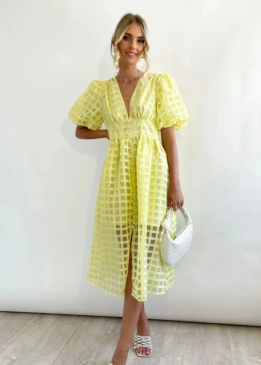 Vestido a cuadros con mangas fruncidas
