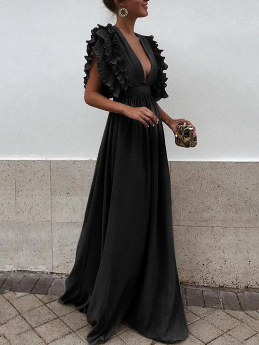 Elegante vestido largo con profundo escote y mangas cortas con volantes