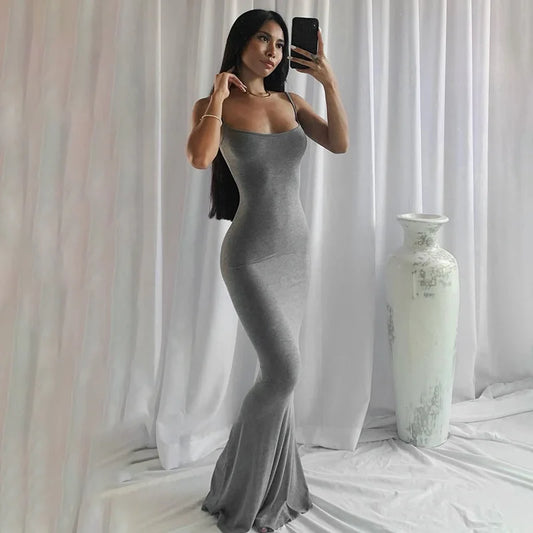 Vestido de verano con tirantes finos