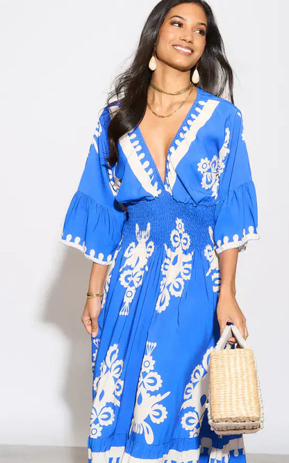 Vestido largo con escote en V y estampado floral en azul y blanco