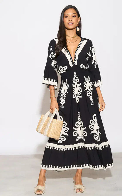 Vestido largo con escote en V y estampado floral en azul y blanco