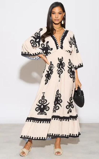 Vestido largo con escote en V y estampado floral en azul y blanco