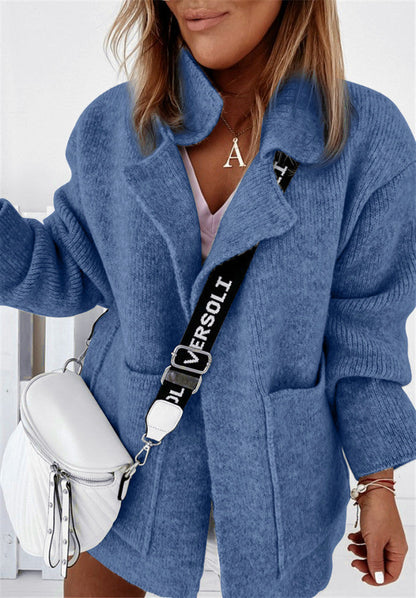 Chaqueta de punto grueso con cuello acogedor para niñas activas