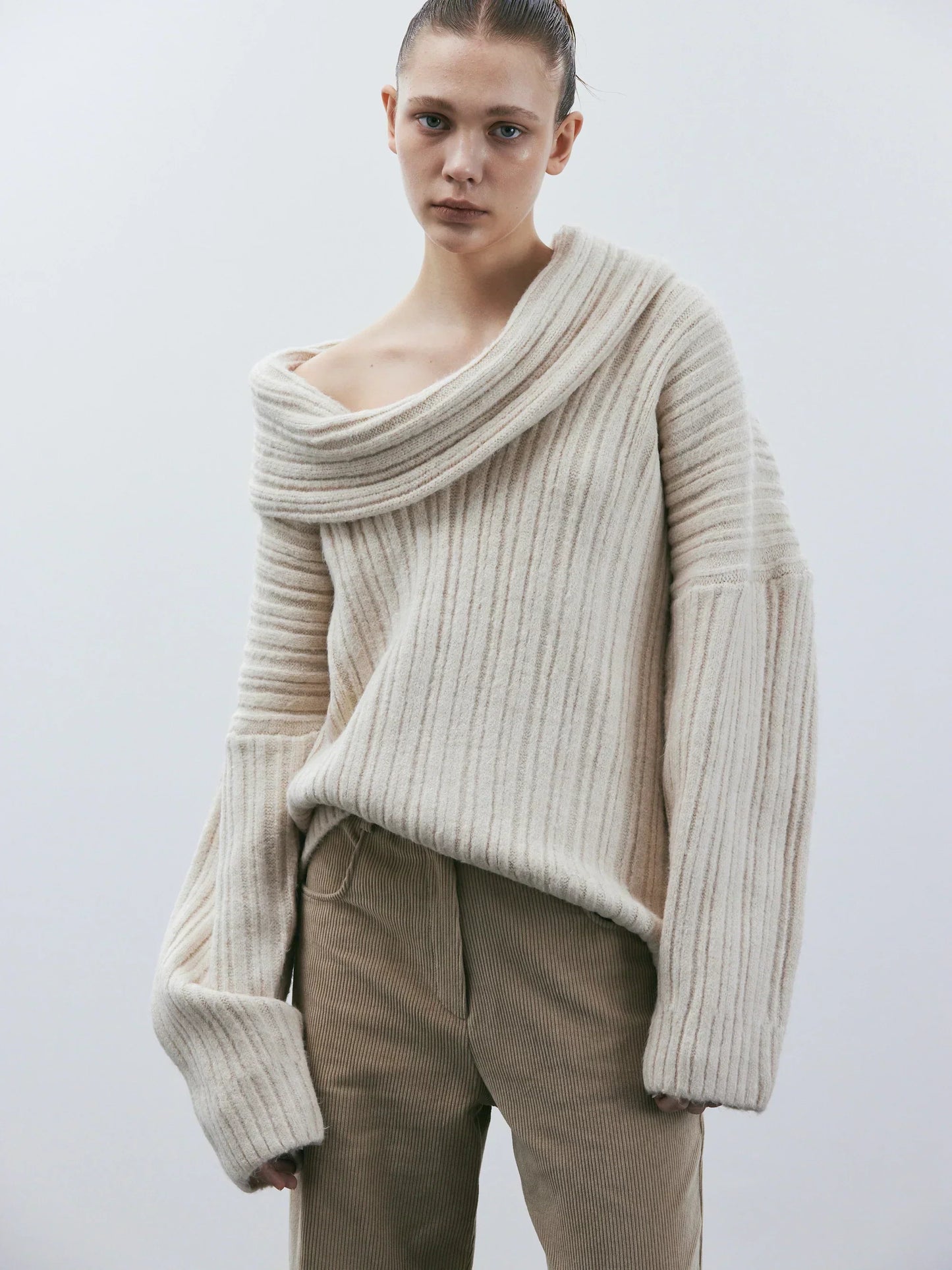 Thérèse | Jersey de punto oversize con cuello alto enrollado