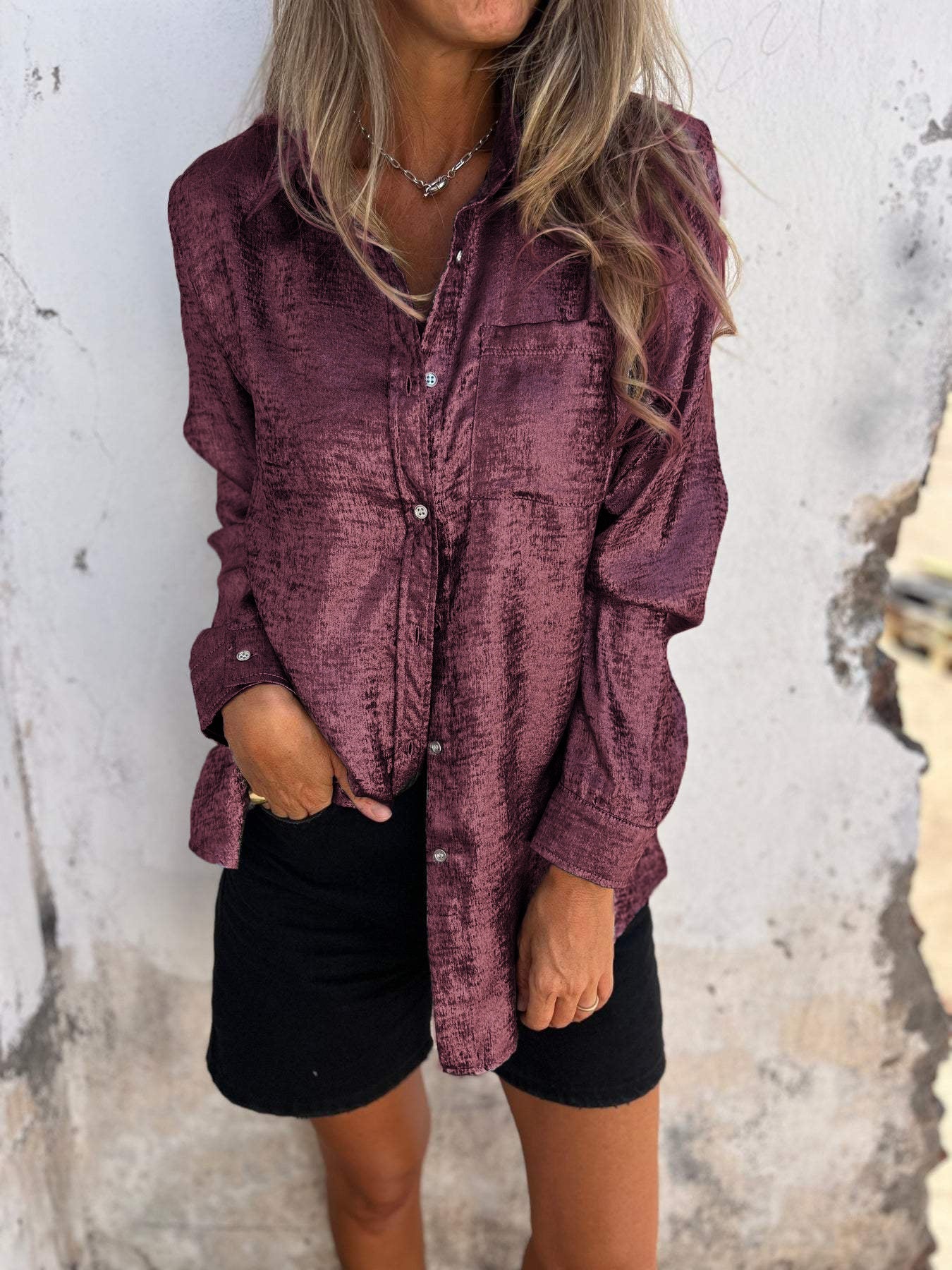 Blusa metálica de mujer con cuello