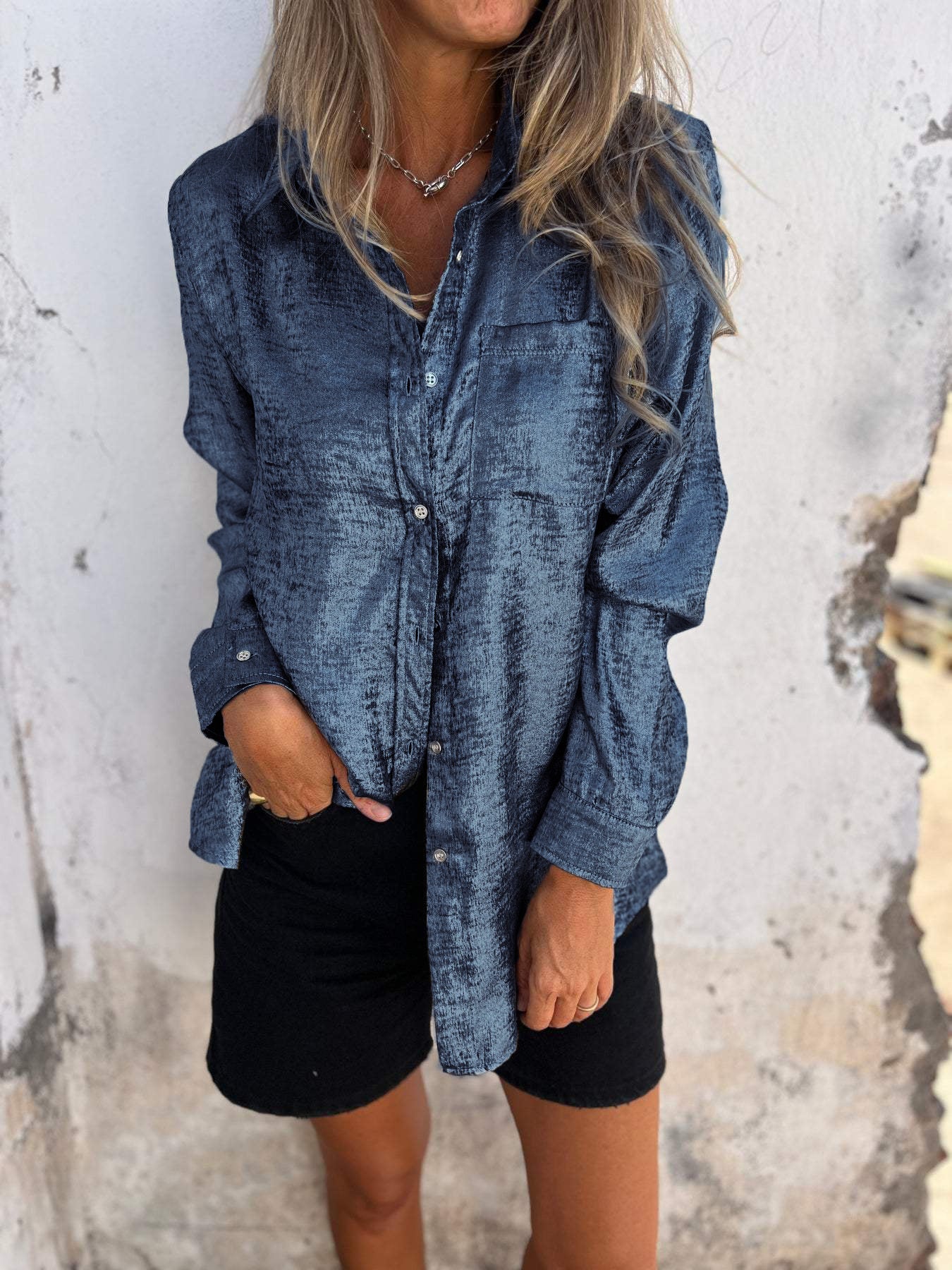 Blusa metálica de mujer con cuello